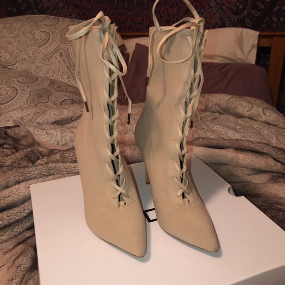 booties - Picture 3 of 8